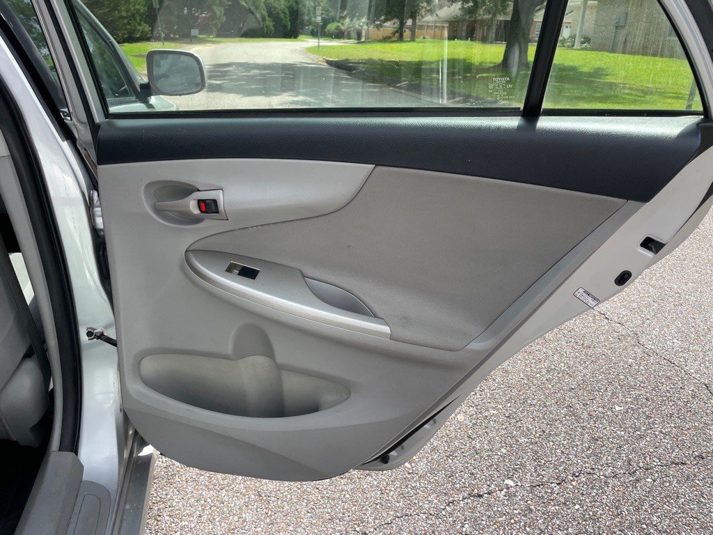 2011 Toyota Corolla Image 12