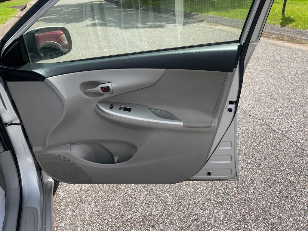 2011 Toyota Corolla Image 14