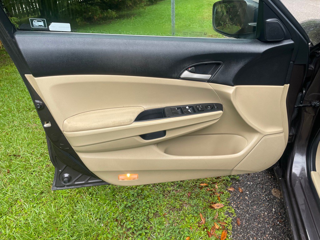 2011 Honda Accord Image 9