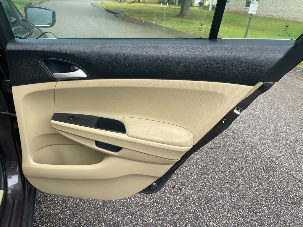 2011 Honda Accord Image 13