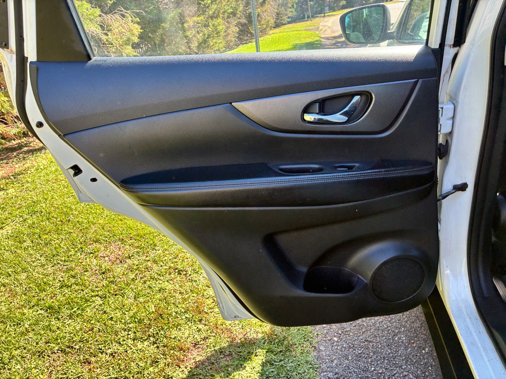 2016 Nissan Rogue Image 10