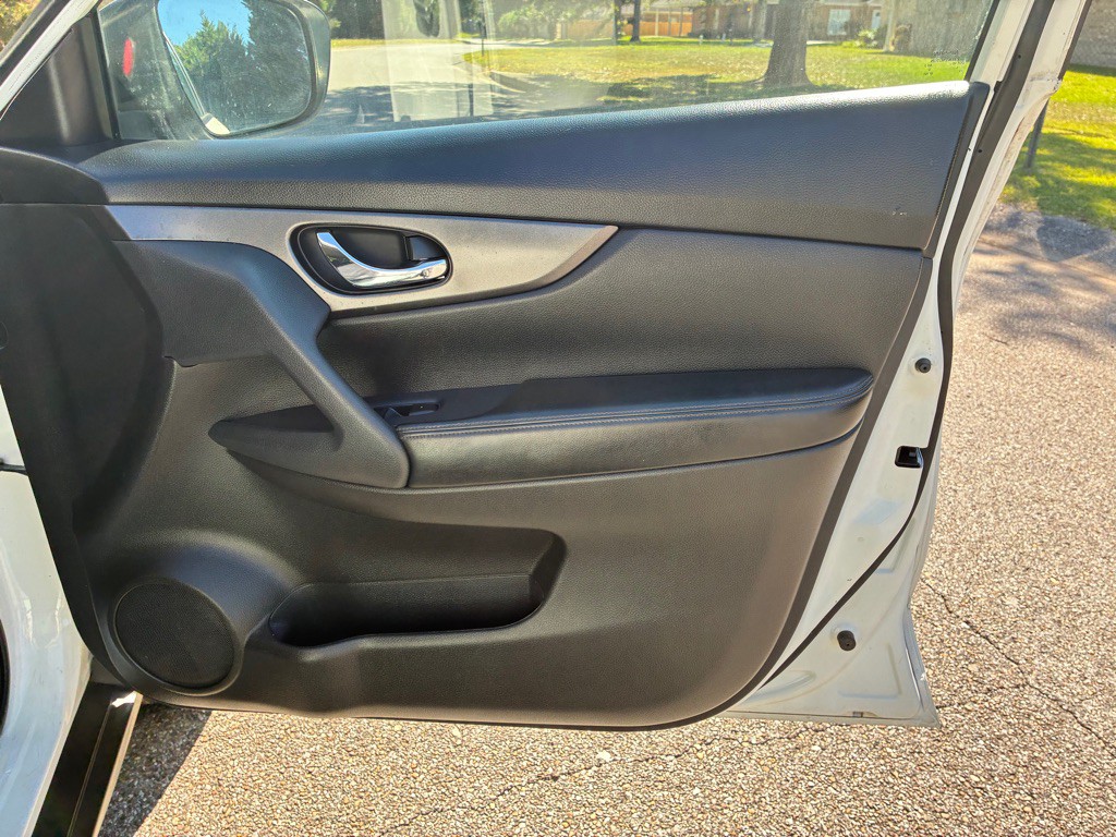 2016 Nissan Rogue Image 15