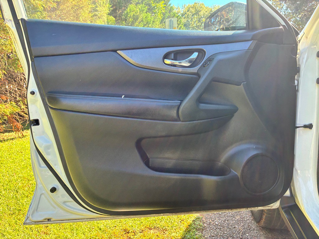 2016 Nissan Rogue Image 25