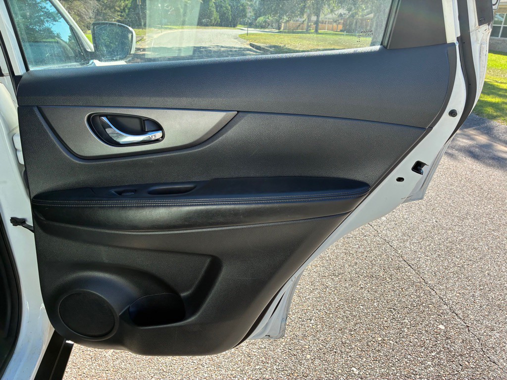 2016 Nissan Rogue Image 30