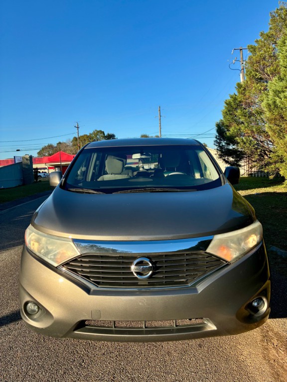 2015 Nissan Quest Image 2