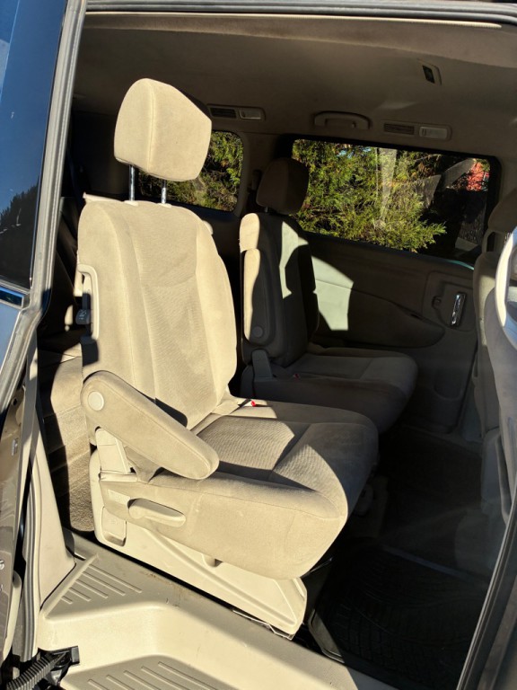 2015 Nissan Quest Image 14
