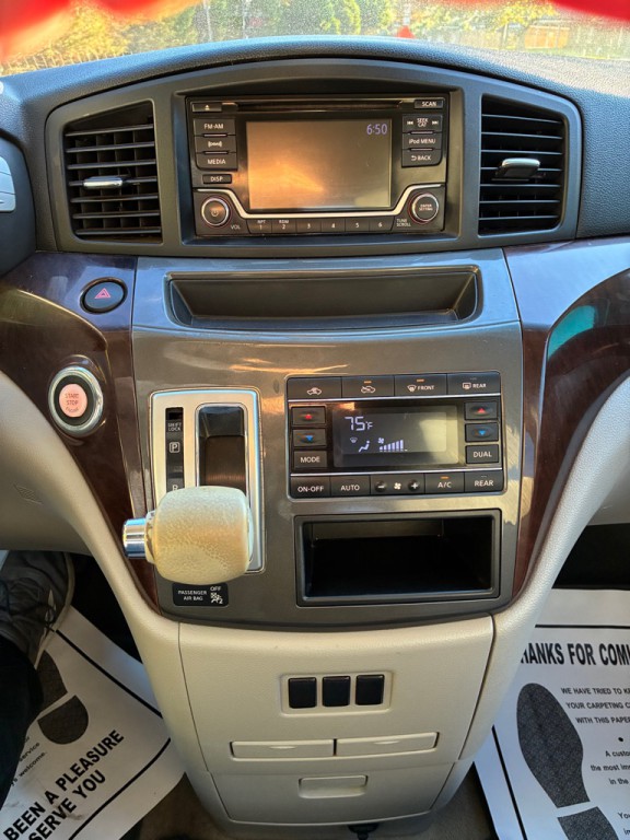 2015 Nissan Quest Image 19