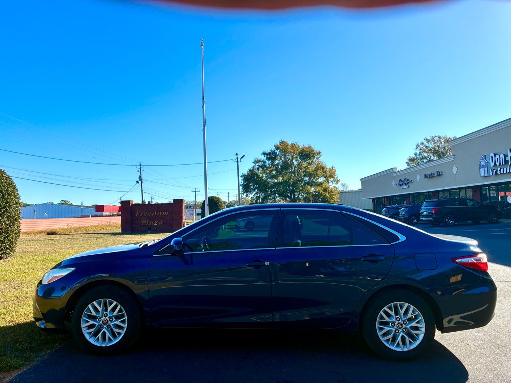2017 Toyota Camry Image 6