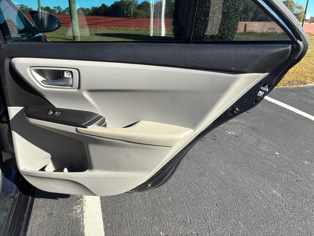 2017 Toyota Camry Image 10