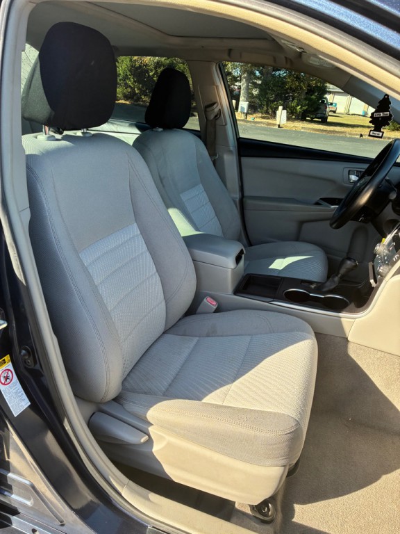 2017 Toyota Camry Image 11