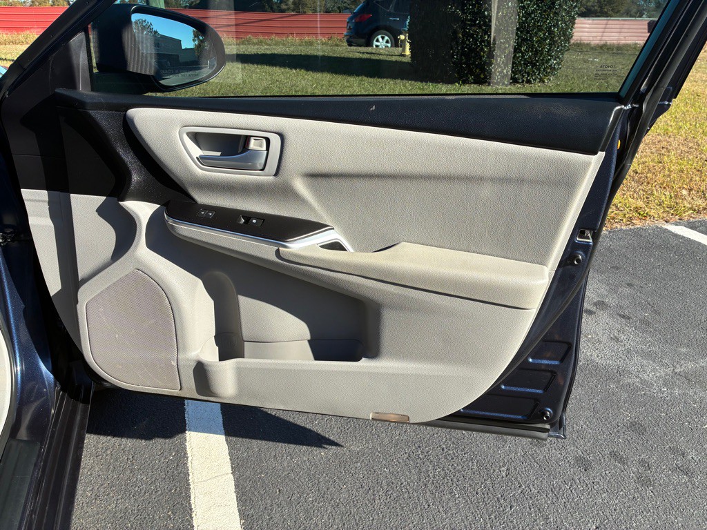 2017 Toyota Camry Image 12