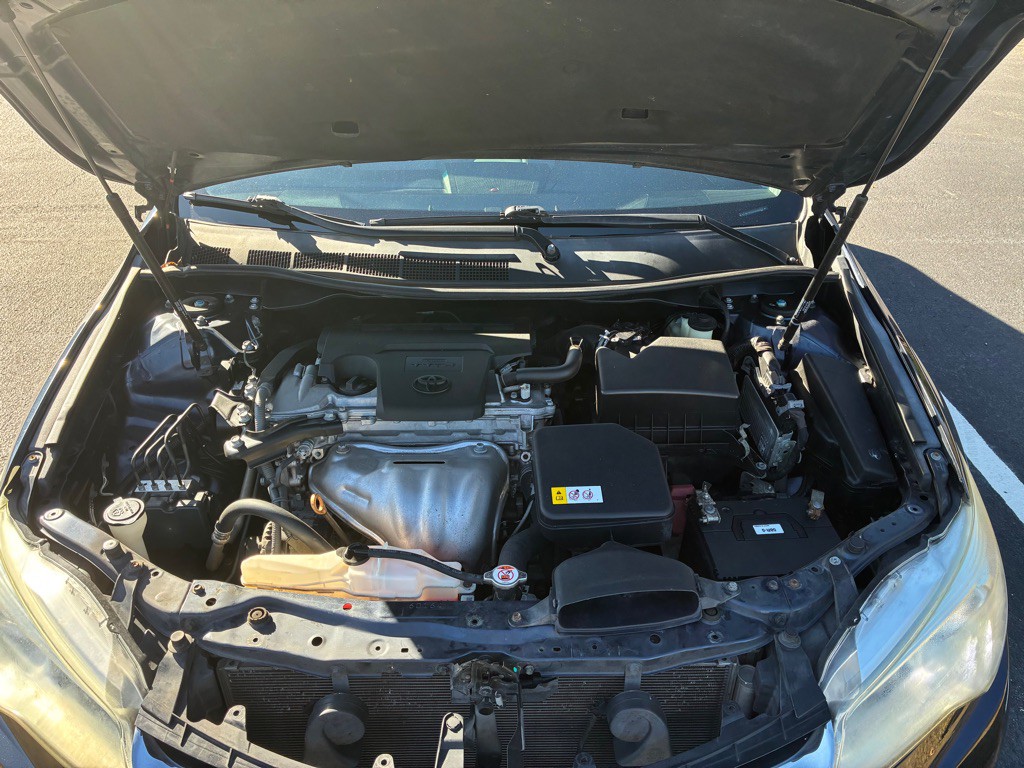 2017 Toyota Camry Image 16