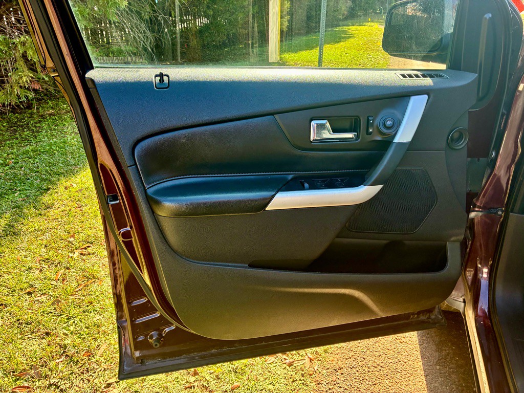 2011 Ford Edge Image 9