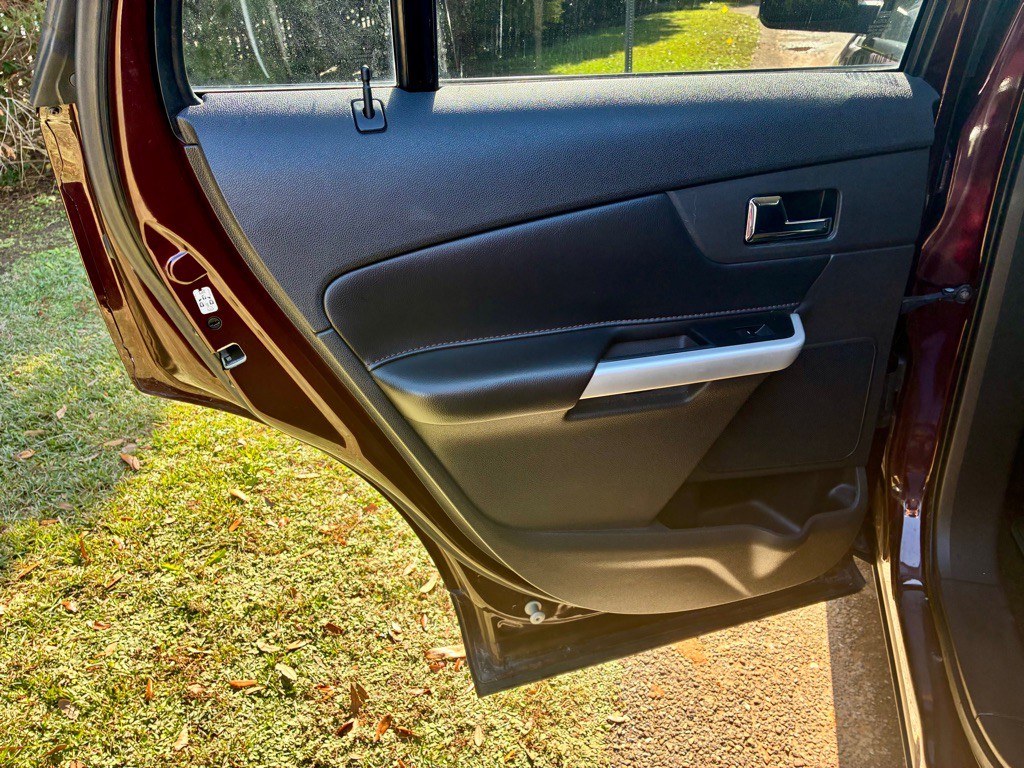 2011 Ford Edge Image 11