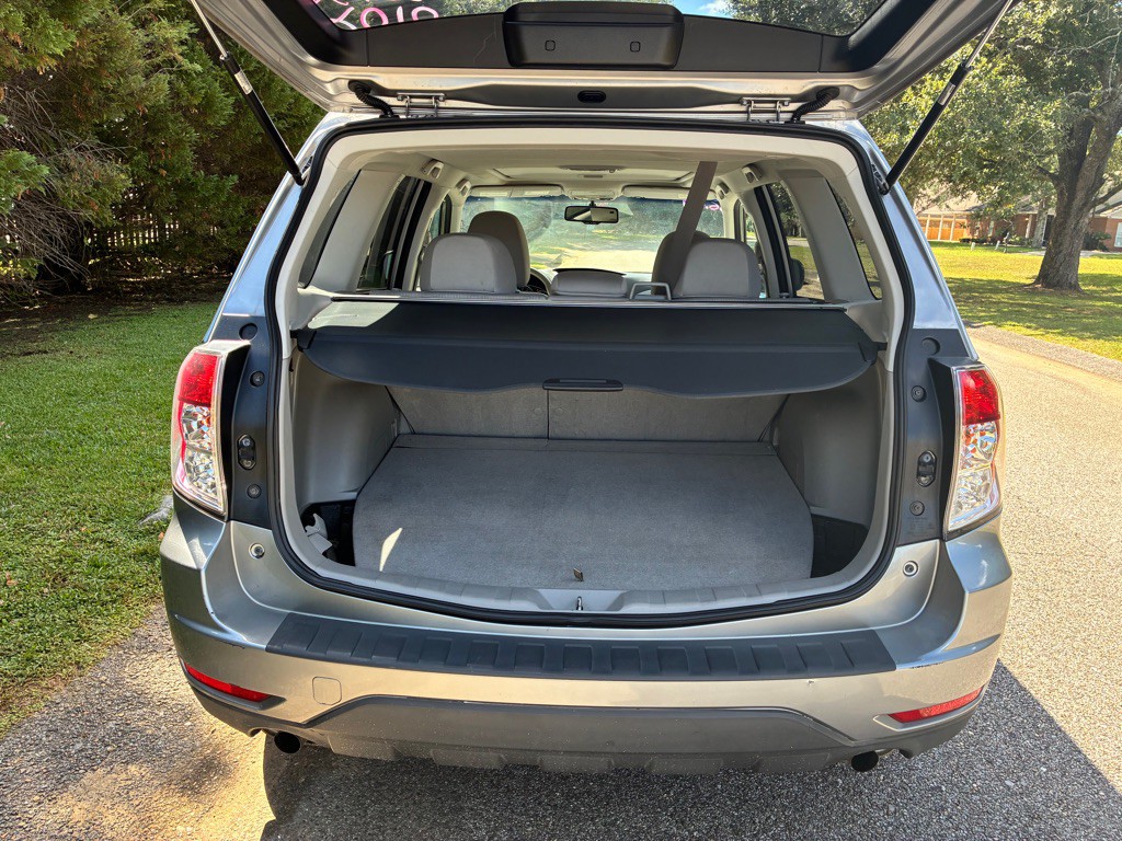 2010 Subaru Forester Image 12
