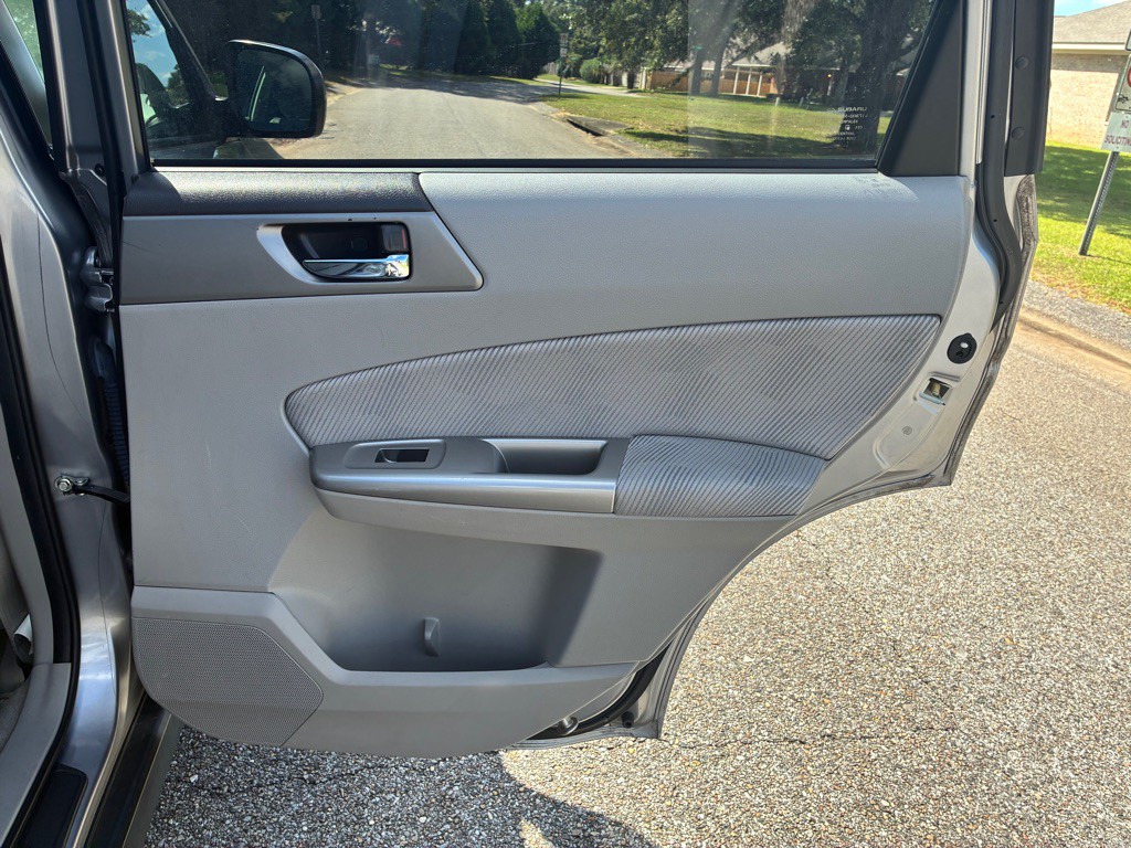 2010 Subaru Forester Image 14