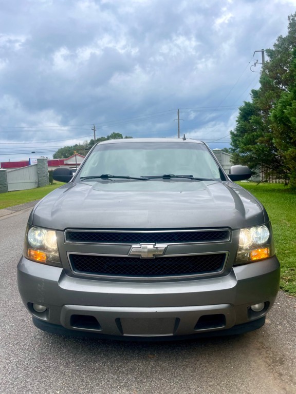 2008 Chevrolet Suburban Image 2