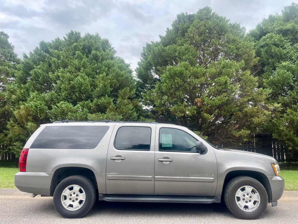2008 Chevrolet Suburban Image 3
