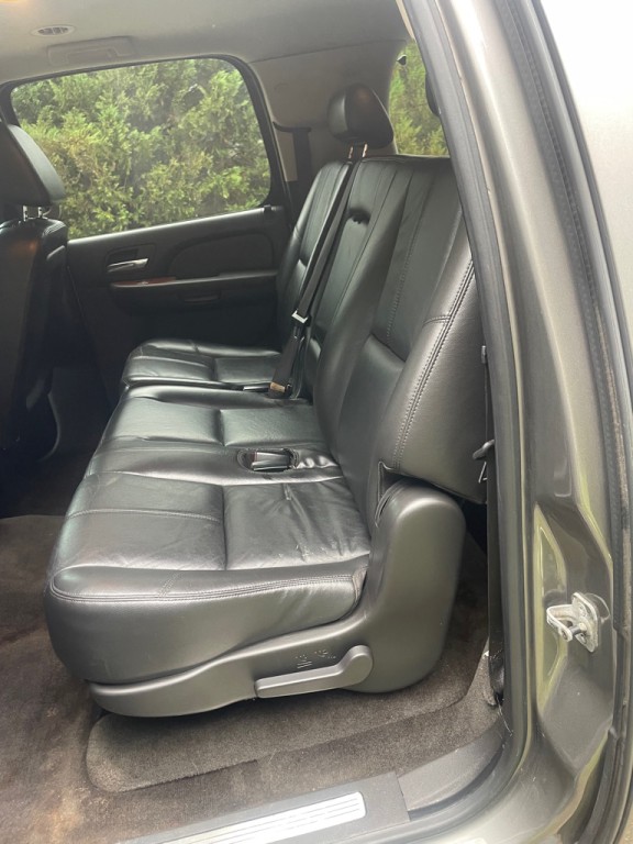 2008 Chevrolet Suburban Image 10