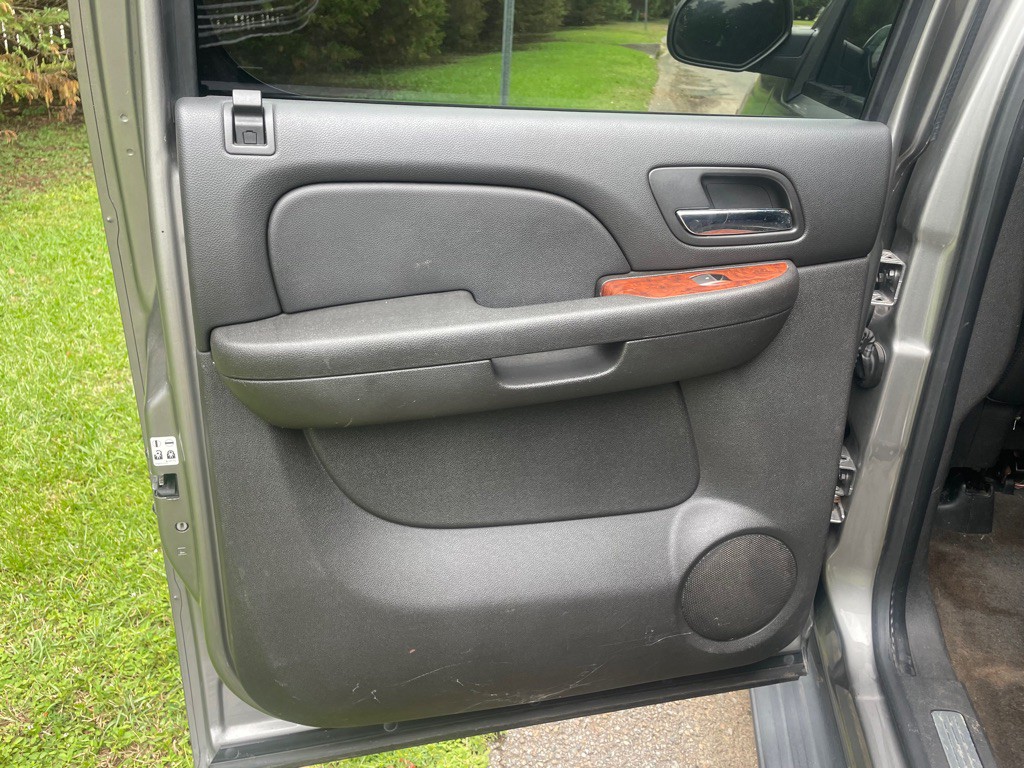 2008 Chevrolet Suburban Image 11
