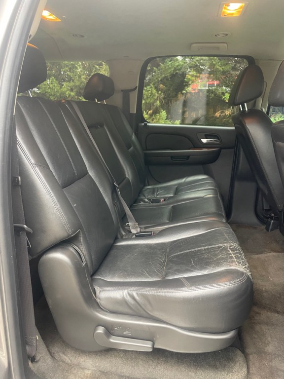 2008 Chevrolet Suburban Image 15