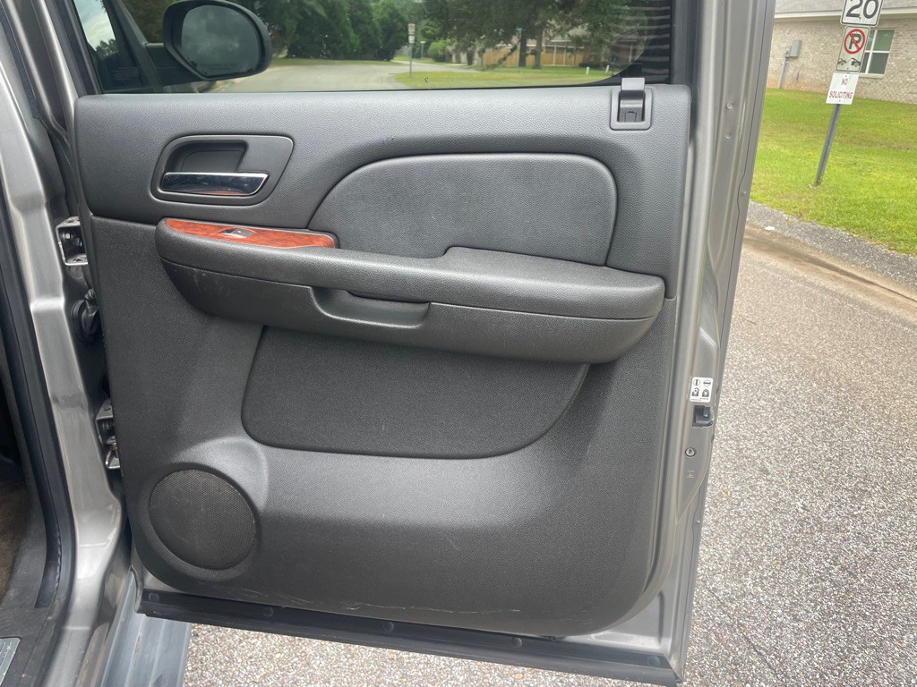 2008 Chevrolet Suburban Image 16