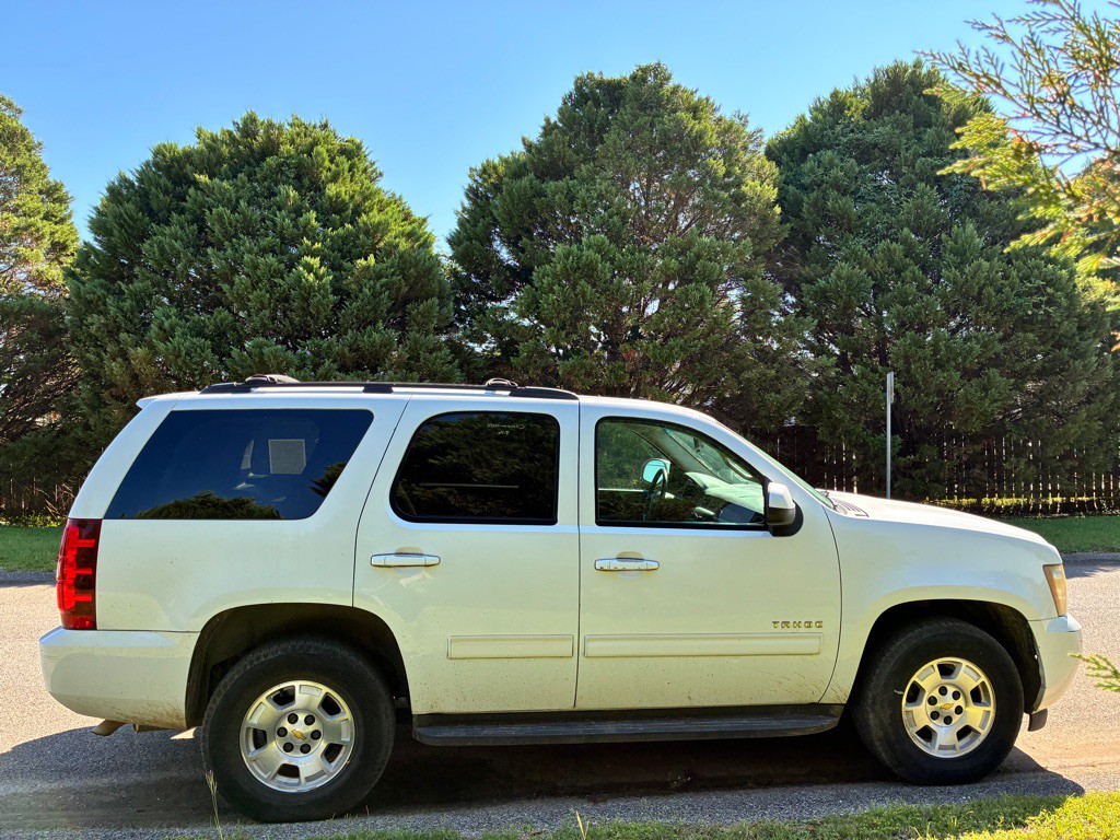 2011 Chevrolet Tahoe Image 3