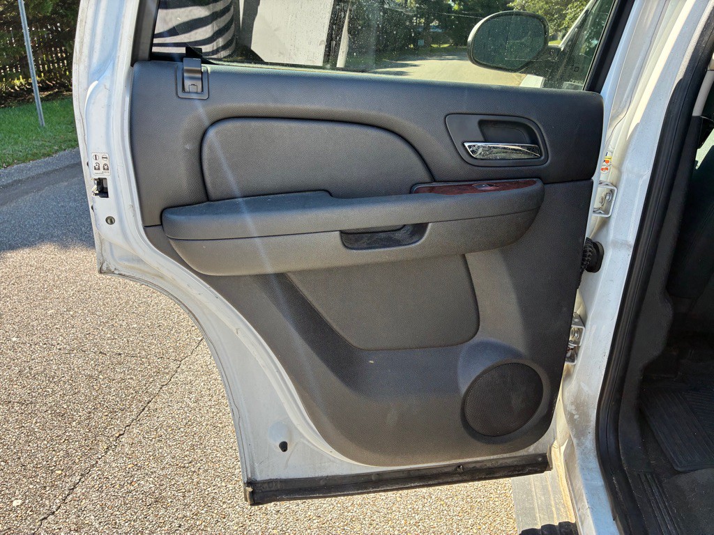2011 Chevrolet Tahoe Image 11