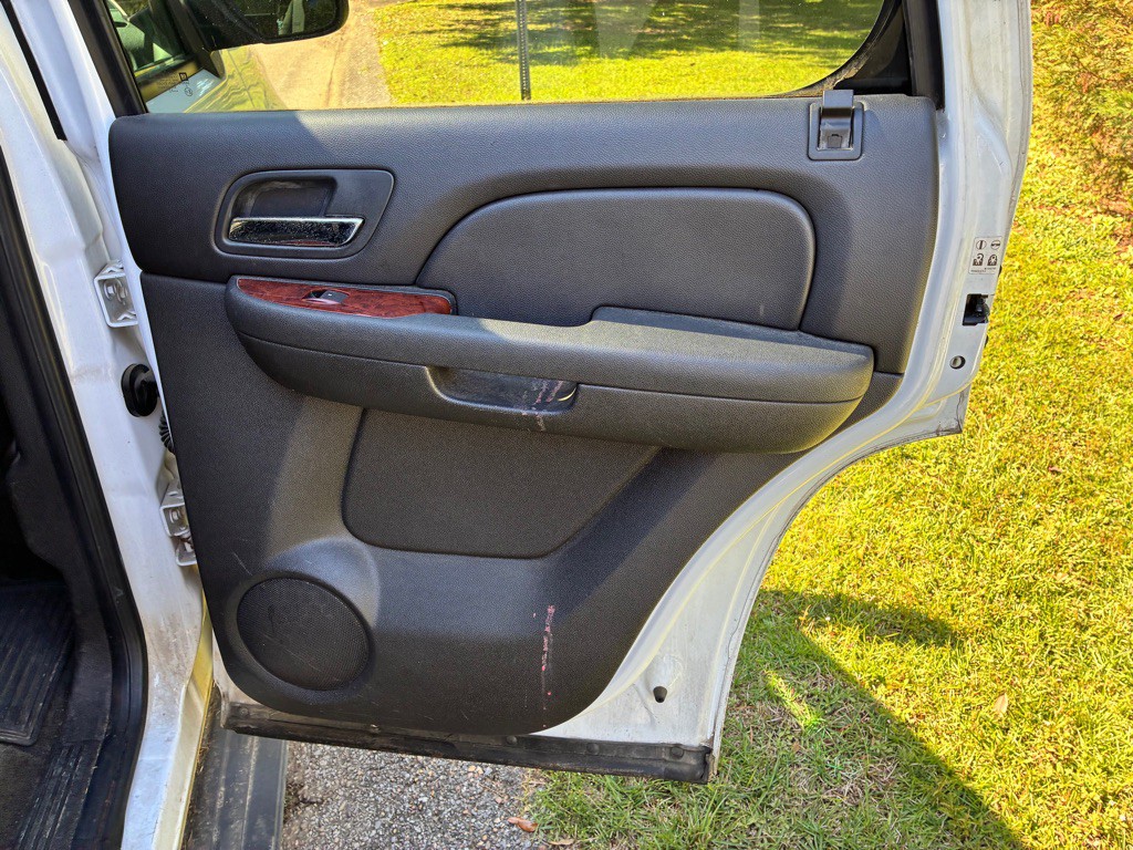 2011 Chevrolet Tahoe Image 14