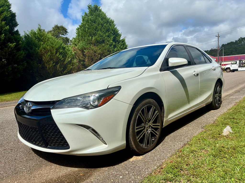 2016 Toyota Camry Image 1