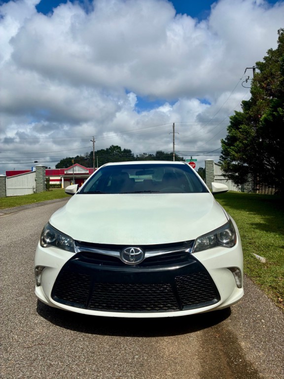 2016 Toyota Camry Image 2