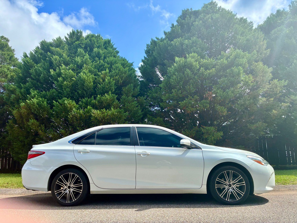 2016 Toyota Camry Image 3