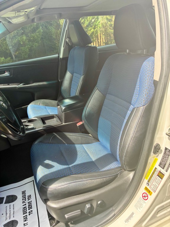 2016 Toyota Camry Image 7