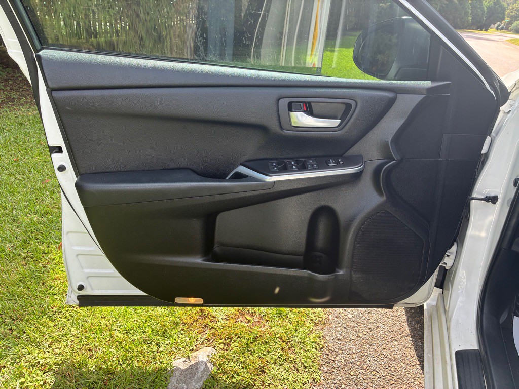 2016 Toyota Camry Image 8