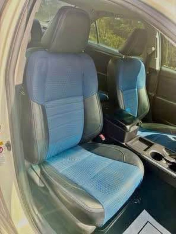 2016 Toyota Camry Image 13