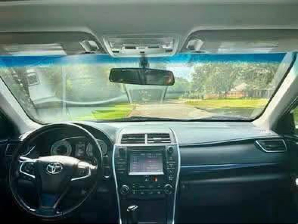 2016 Toyota Camry Image 15