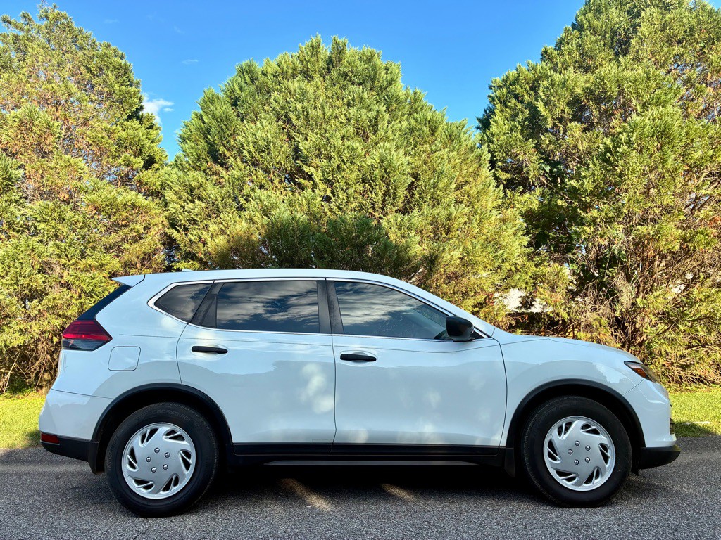 2017 Nissan Rogue Image 3