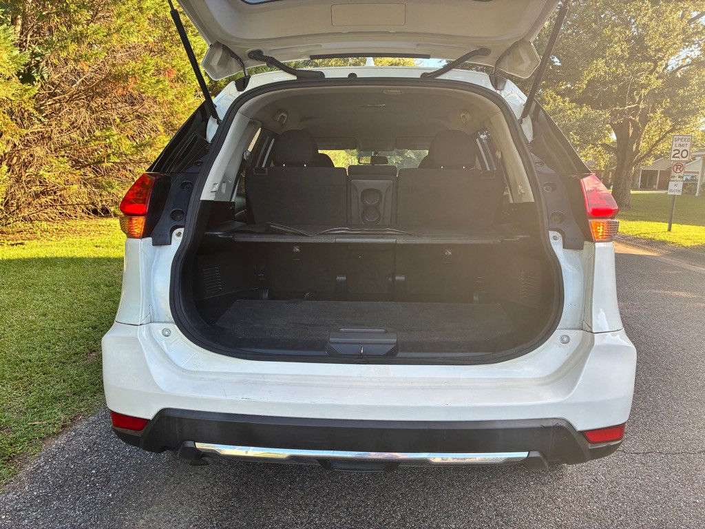 2017 Nissan Rogue Image 12