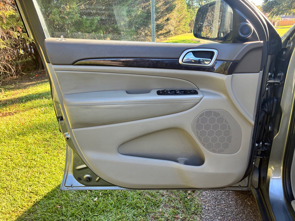 2012 Jeep Grand Cherokee Image 9