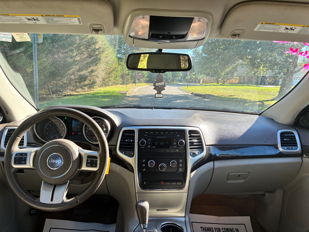 2012 Jeep Grand Cherokee Image 17