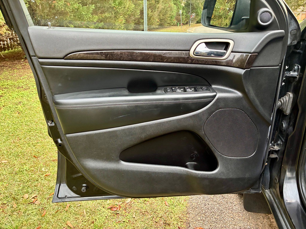 2012 Jeep Grand Cherokee Image 9