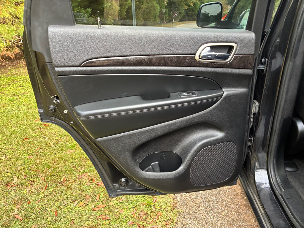 2012 Jeep Grand Cherokee Image 11