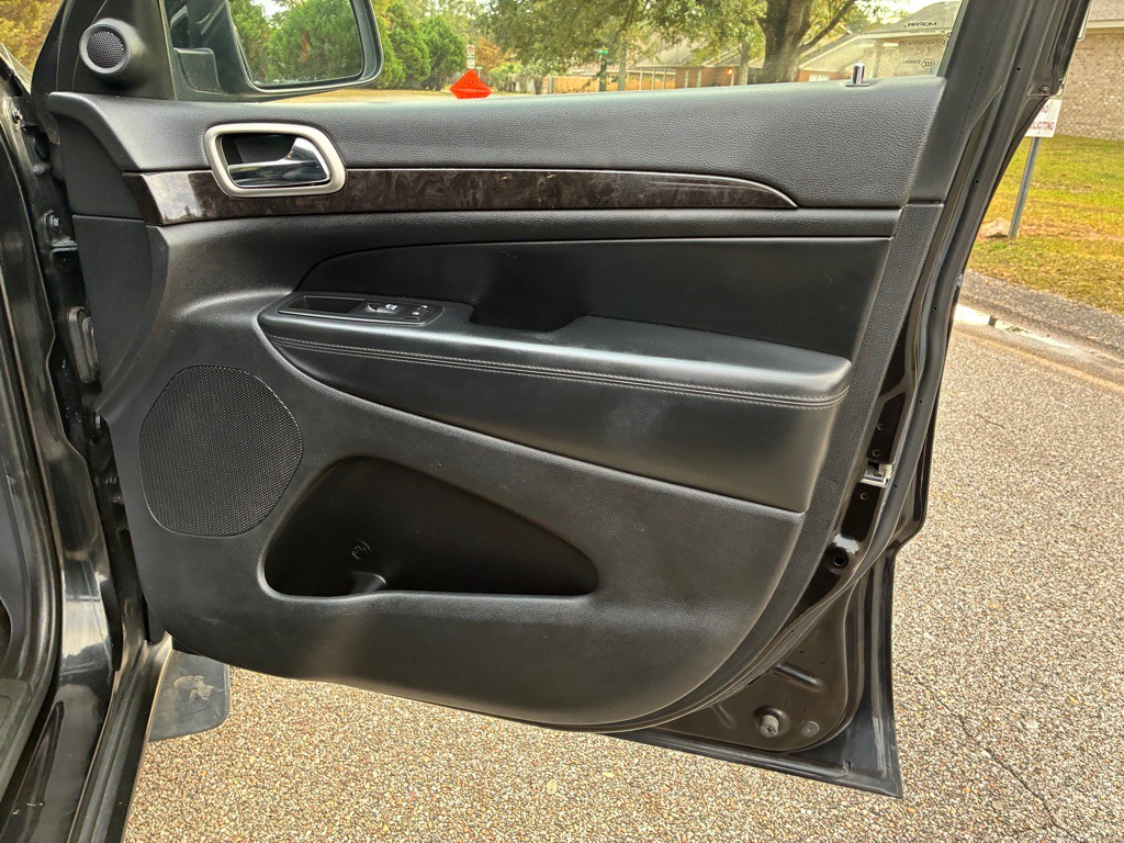2012 Jeep Grand Cherokee Image 18