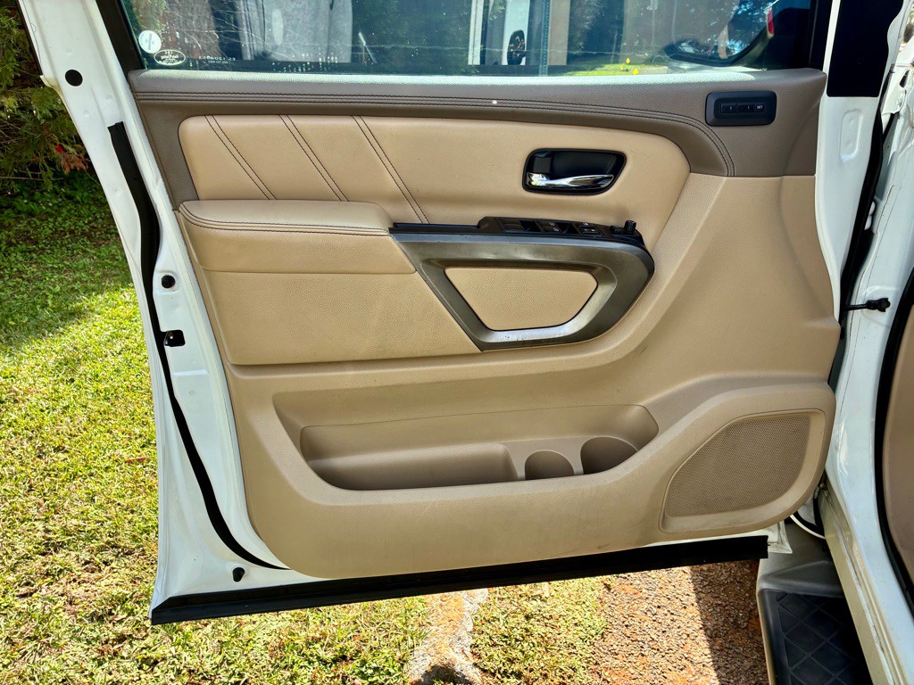 2015 Nissan Armada Image 9