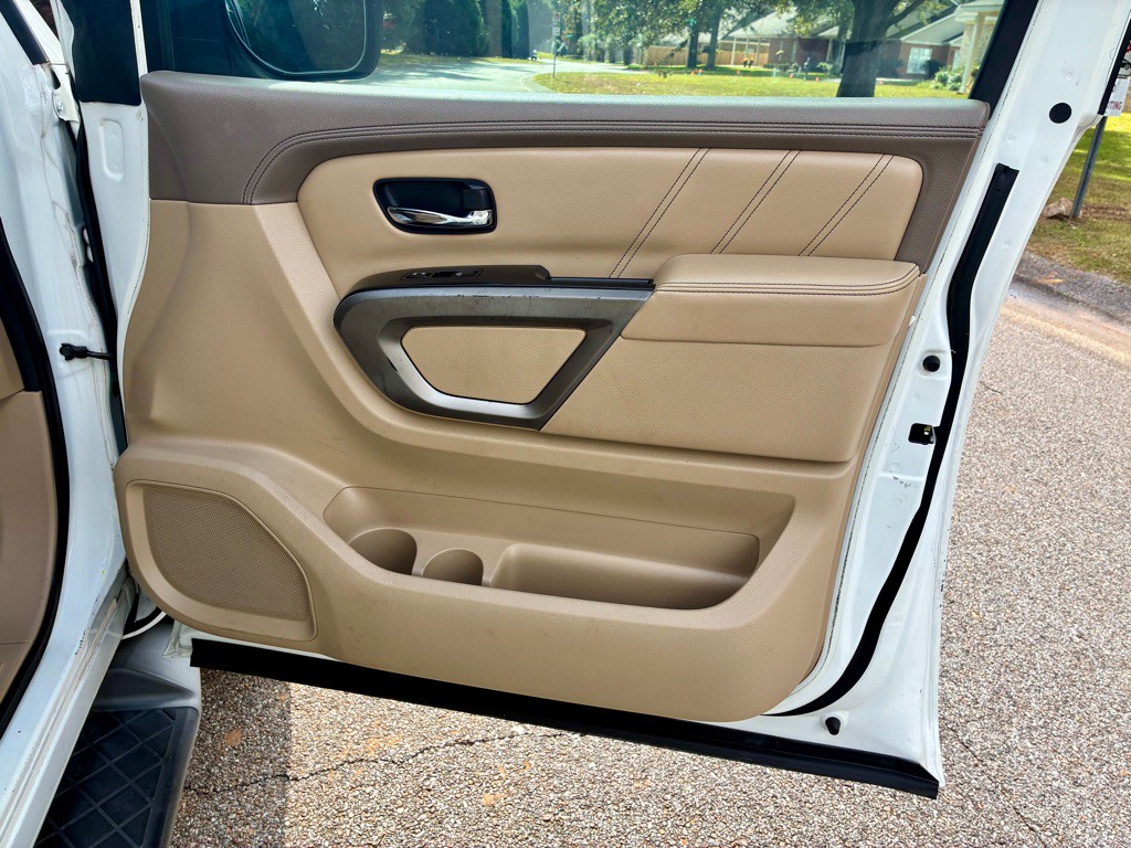 2015 Nissan Armada Image 13