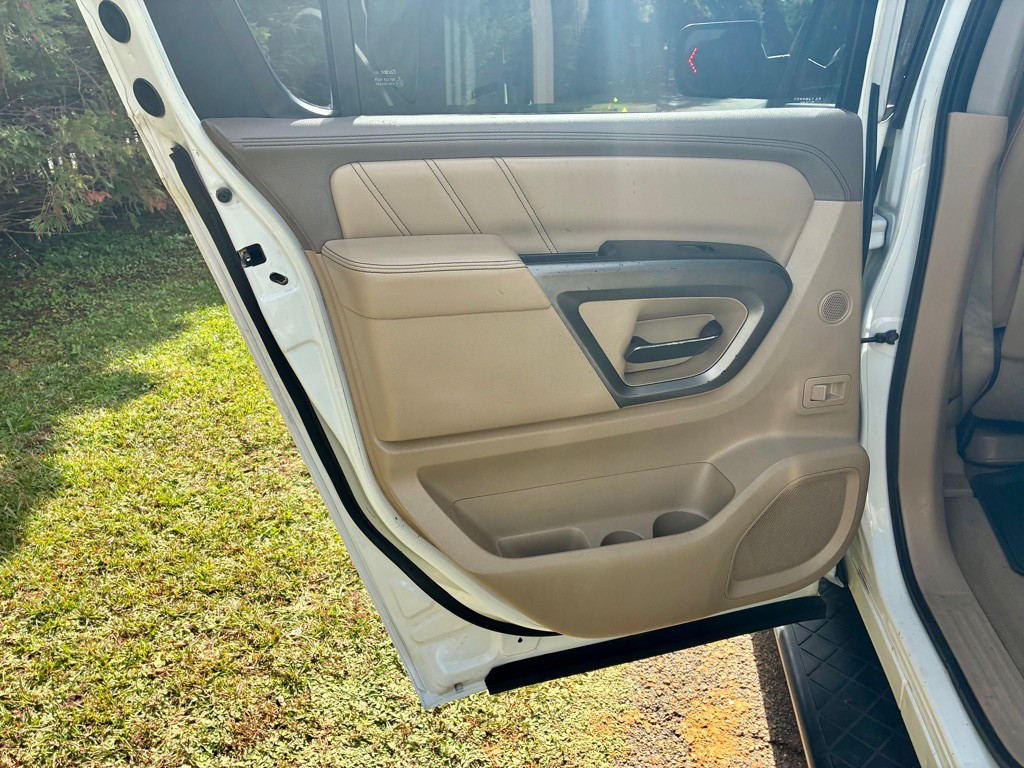 2015 Nissan Armada Image 15