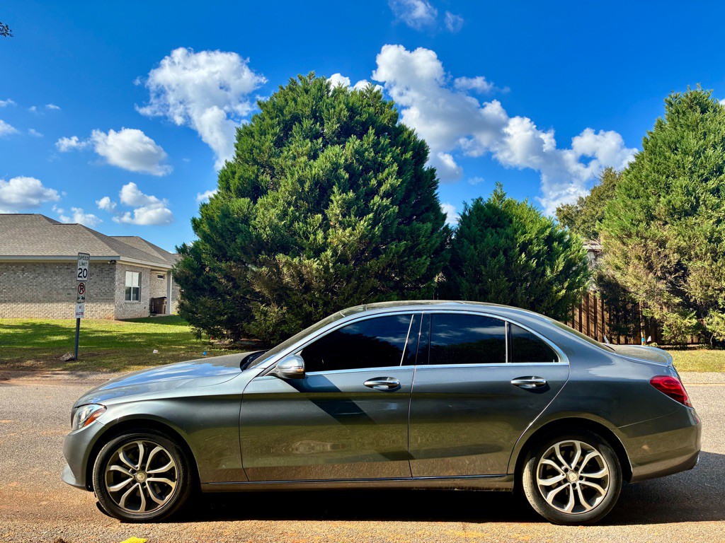 2017 Mercedes-Benz C-Class Image 3