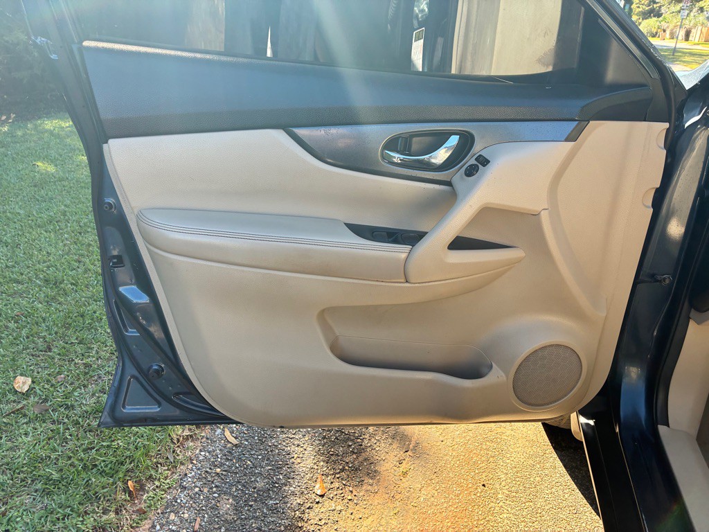 2015 Nissan Rogue Image 9