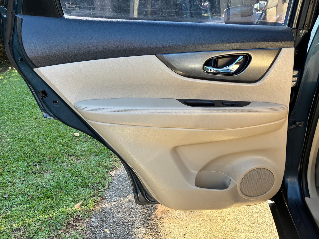 2015 Nissan Rogue Image 12