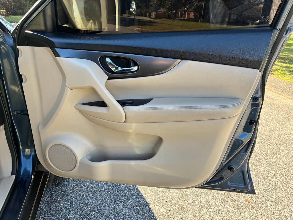 2015 Nissan Rogue Image 16